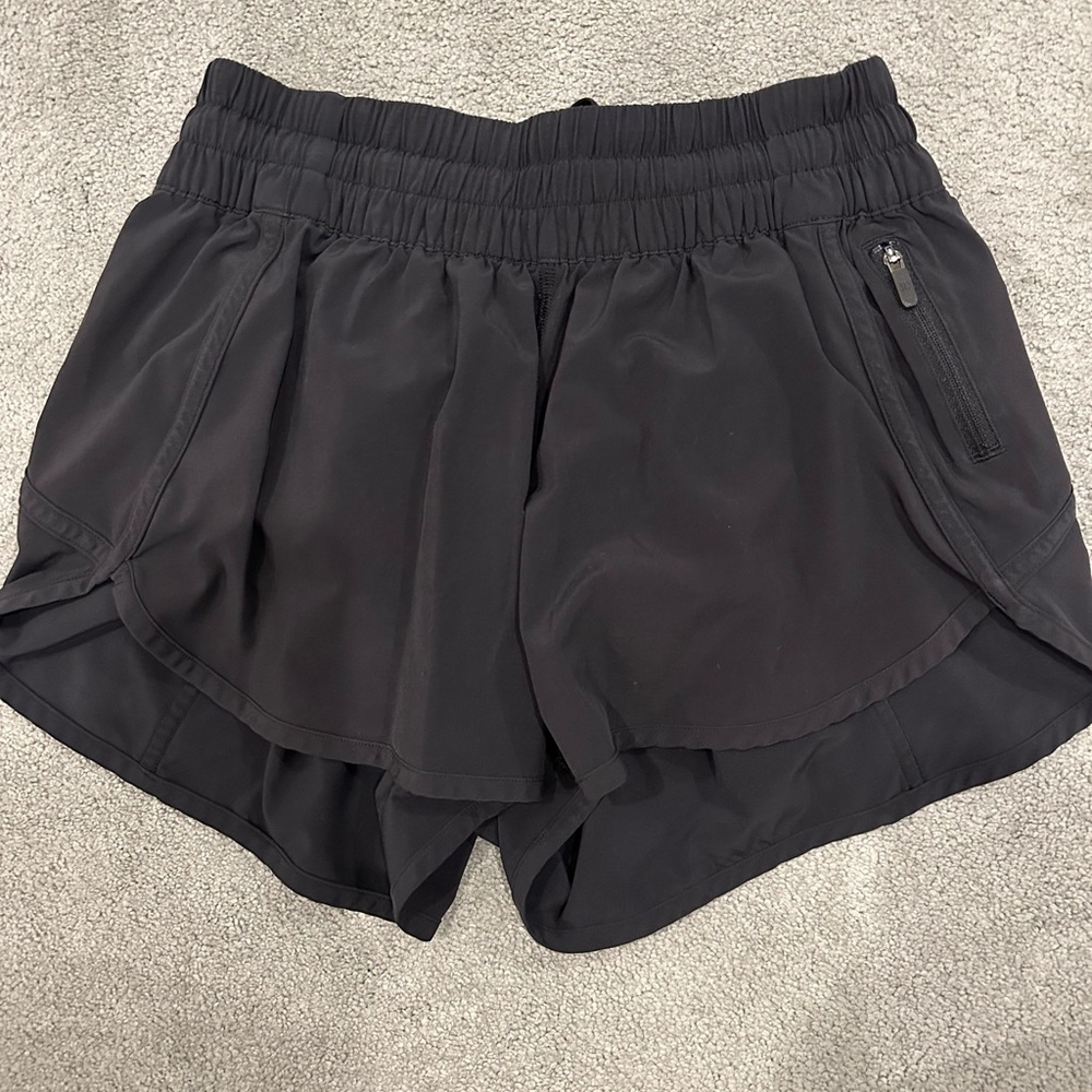Lululemon Track That mid-rise short, Size 8.